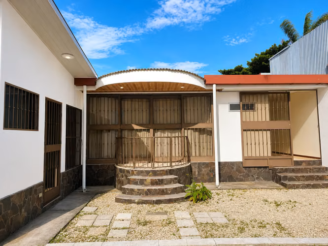 Venta de Casa Independiente en Centro de Heredia