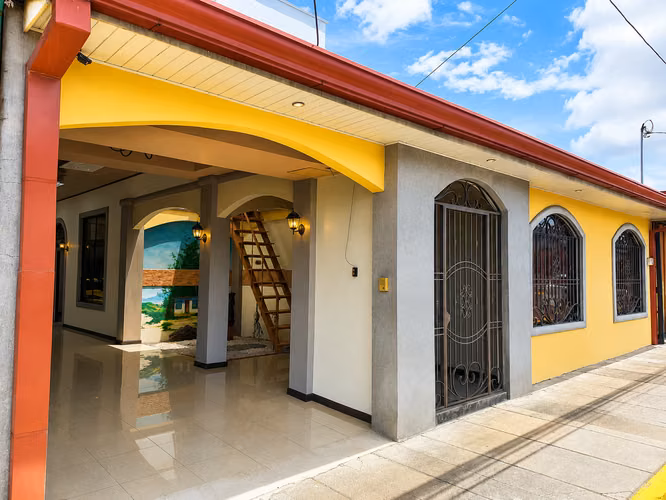 Venta de Casa Independiente en Centro de Heredia