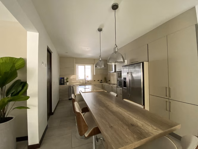 VENTA DE CASA EN CONDOMINIO EN GUACHIPELÍN DE POCAS UNIDADES - Imagen 4