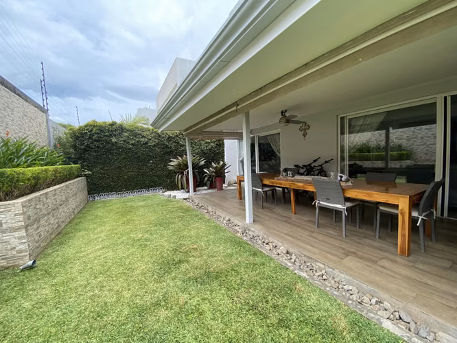 VENTA DE CASA EN CONDOMINIO EN GUACHIPELÍN DE POCAS UNIDADES - Imagen 9