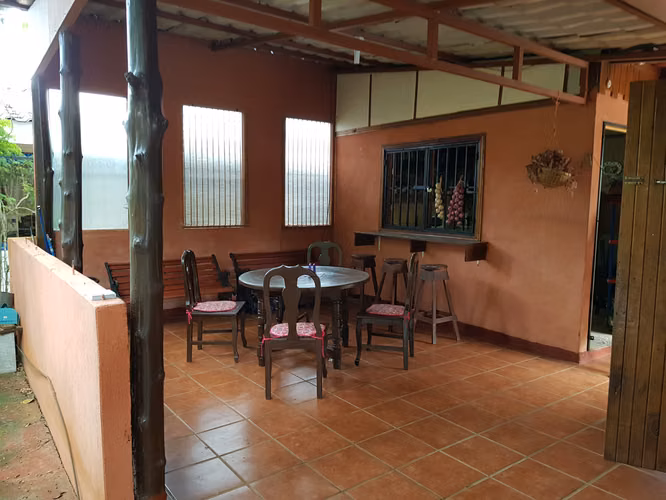 Venta de Casa con Piscina en Coyolar, Orotina, Alajuela