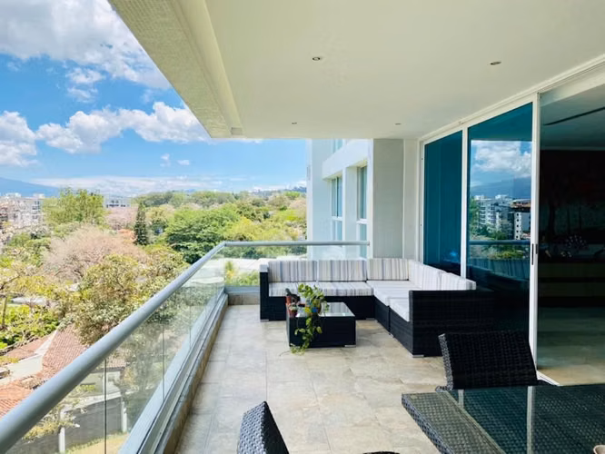 VENTA DE APARTAMENTO EN CONDOMINIO GREEN HOUSE CON ACABADOS DE LUJO