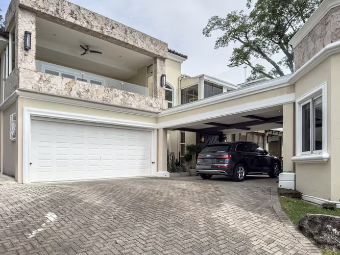 VENTA DE CASA EN CONDOMINIO CERRO ALTO