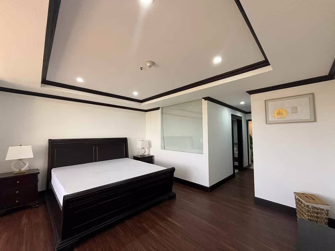 Venta de apartamento en La Sabana frente al lago con amplio balcón con vista