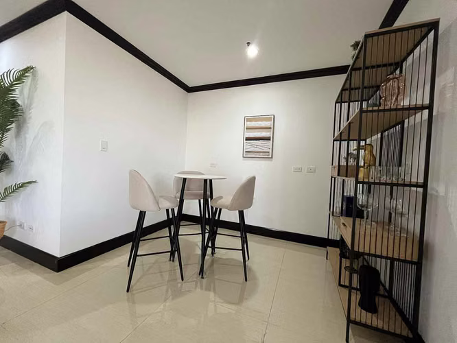 Venta de apartamento en La Sabana frente al lago con amplio balcón con vista