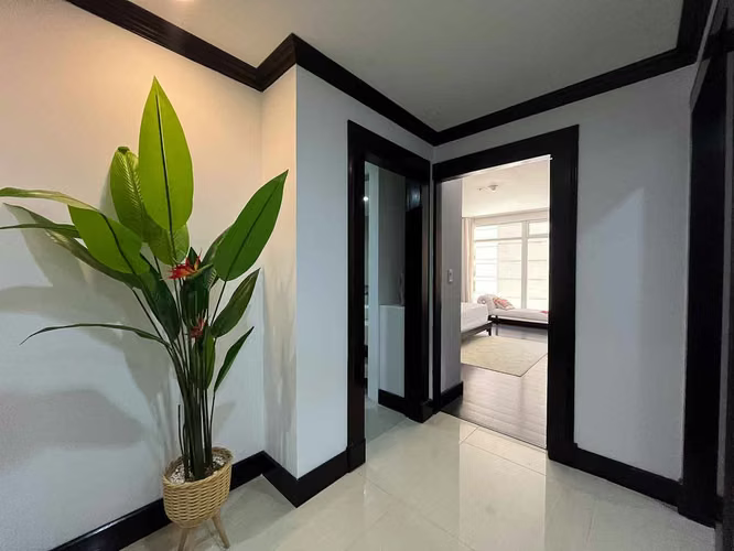 Venta de apartamento en La Sabana frente al lago con amplio balcón con vista