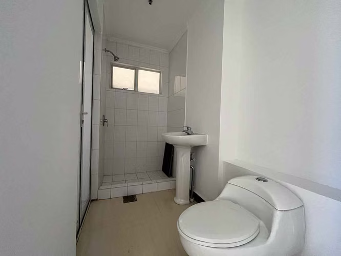 Venta de apartamento en La Sabana frente al lago con amplio balcón con vista