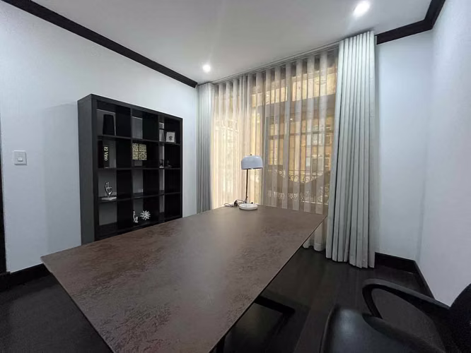 Venta de apartamento en La Sabana frente al lago con amplio balcón con vista