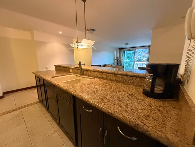 ALQUILER Apartamento Amoblado, cerca de Multiplaza Escazú. Vista panorámica - Imagen 7