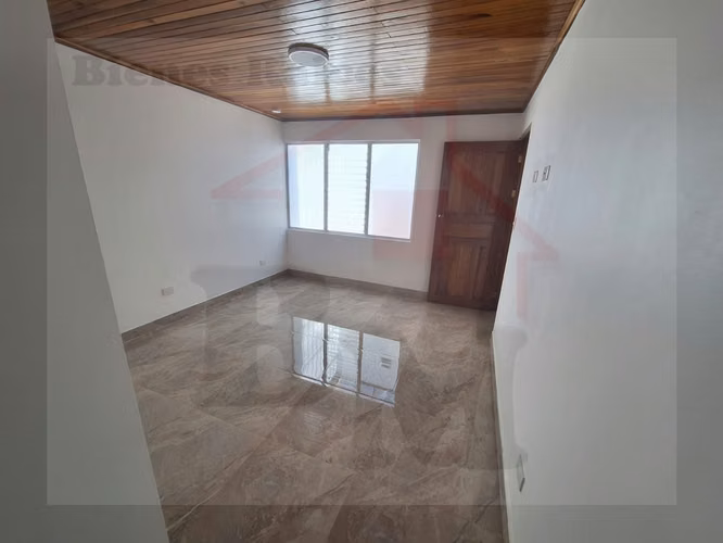 Se Vende Amplia y Hermosa Casa en Mercedes Norte (Recién Remodelada) - Imagen 7