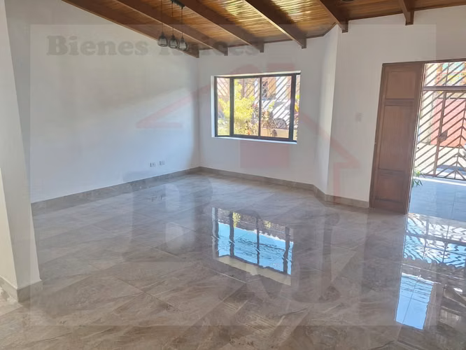 Se Vende Amplia y Hermosa Casa en Mercedes Norte (Recién Remodelada) - Imagen 18