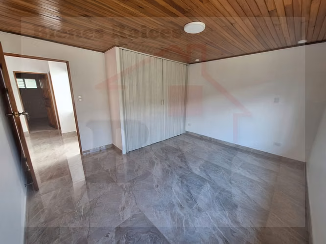 Se Vende Amplia y Hermosa Casa en Mercedes Norte (Recién Remodelada) - Imagen 15