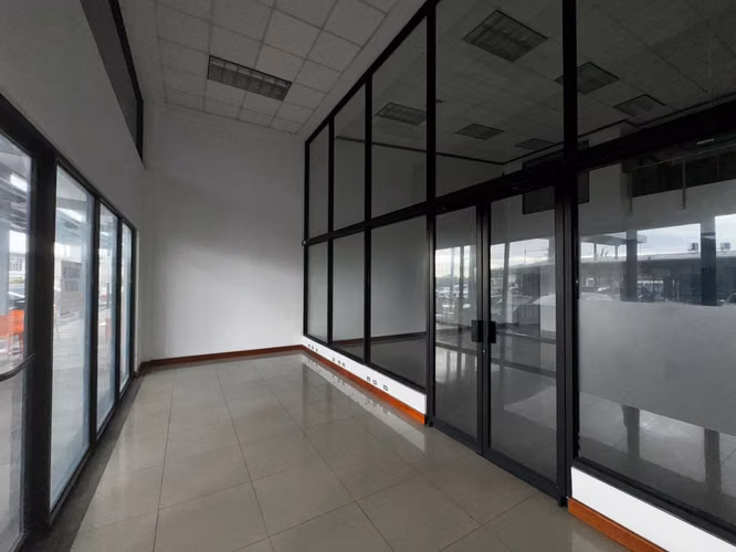 Local comercial disponible en Coronado. Paseo nuevo.