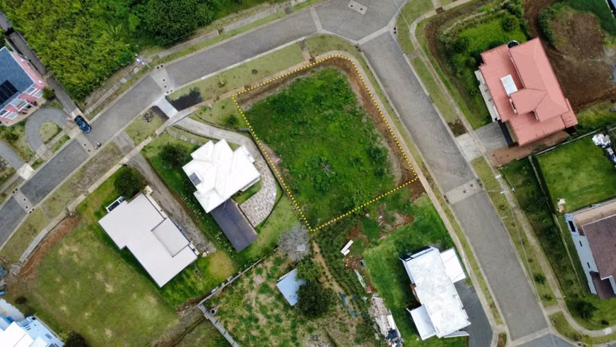 Terreno Esquinero en Venta en Condominio San Isidro de Alajuela - Imagen 2
