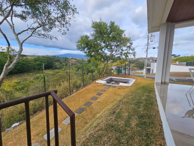 Venta de casa en condominio Novazul con Patio