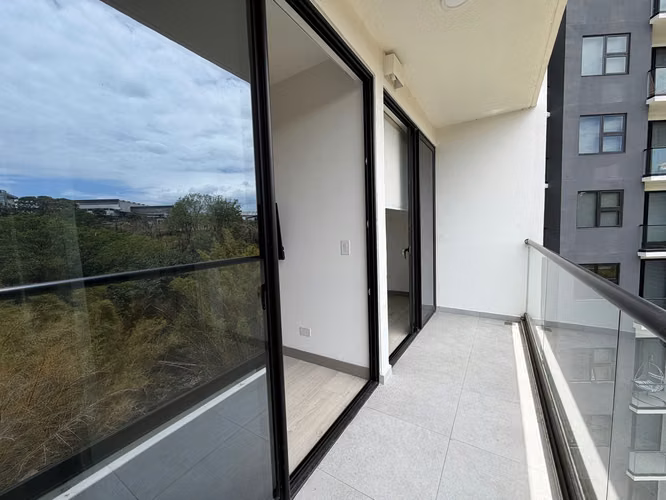 Apartamento en venta en Núcleo Sabana, San José – 1 habitación con terrazas y línea blanca - Imagen 4