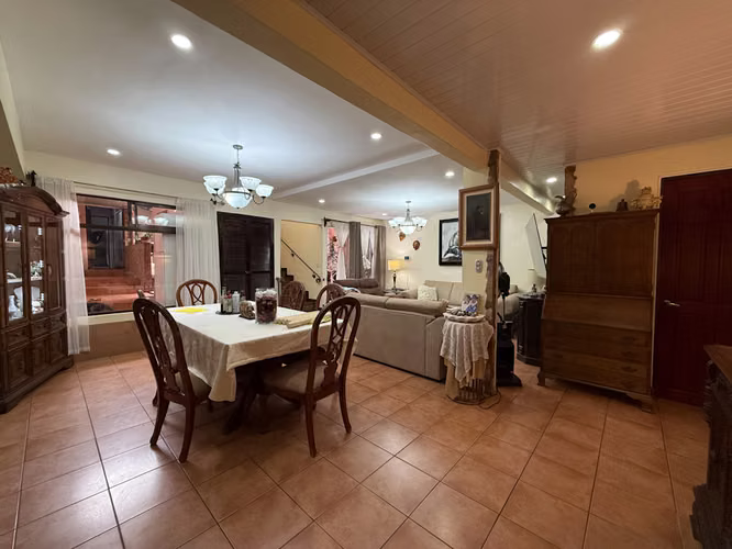 Venta de casa de 2 plantas ubicada en el Centro de Coronado
