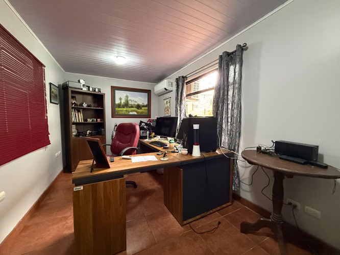 Venta de casa de 2 plantas ubicada en el Centro de Coronado