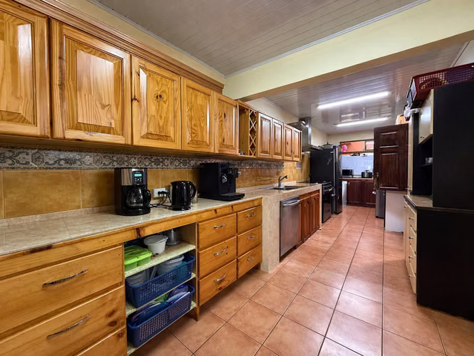 Venta de casa de 2 plantas ubicada en el Centro de Coronado
