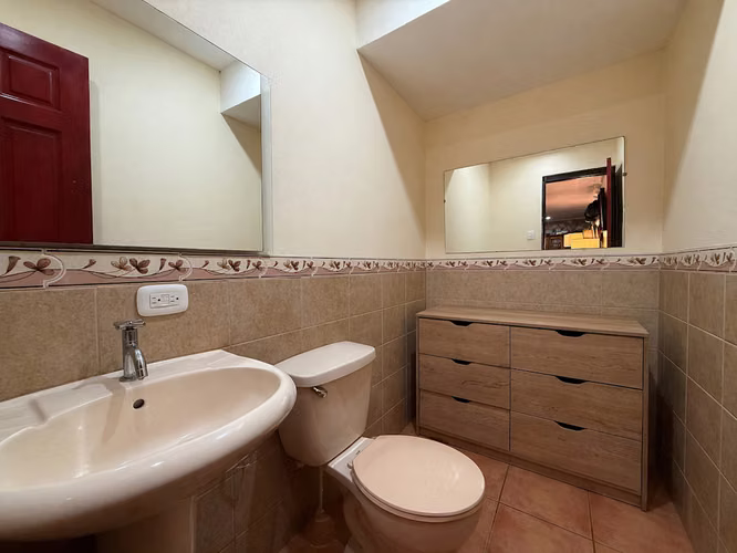 Venta de casa de 2 plantas ubicada en el Centro de Coronado