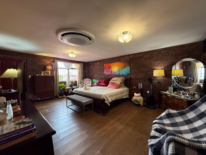 Venta de casa de 2 plantas ubicada en el Centro de Coronado