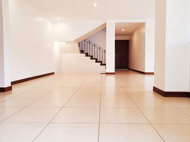 VENTA DE CASA PARA INVERSIÓN EN CONDOMINIO ALMERIA - Imagen 6