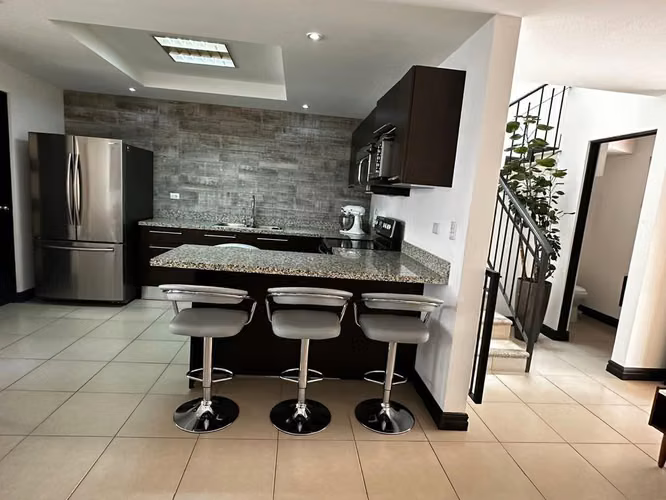 Hermosa Casa en Venta en Condominio Santa Ana Hills - Casa con Excelente ubicación - Imagen 2