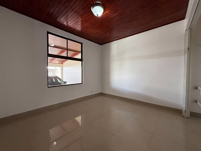 Hermosa Propiedad de Una Planta en Residencial en Mata de Plátano de Goicoechea - Imagen 3