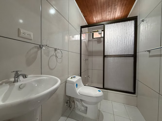 Hermosa Propiedad de Una Planta en Residencial en Mata de Plátano de Goicoechea - Imagen 13