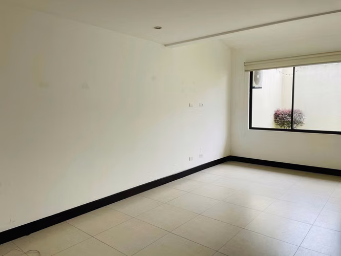 VENTA DE CASA PARA INVERSIÓN EN CONDOMINIO PARQUES DEL SOL
