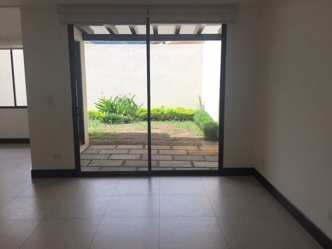 VENTA DE CASA PARA INVERSIÓN EN CONDOMINIO PARQUES DEL SOL