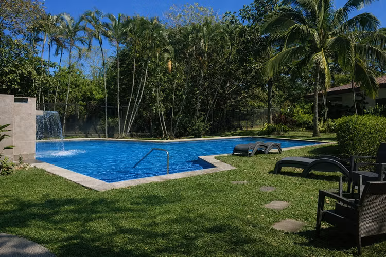 En un solo piso!!! Excelente para vivir bonitoCondominio amplio jardin y amenidades