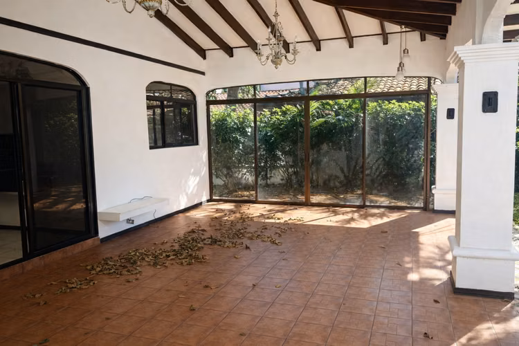 En un solo piso!!! Excelente para vivir bonitoCondominio amplio jardin y amenidades