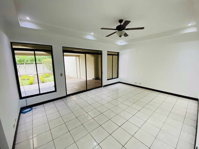 VENTA DE CASA EN RESIDENCIAL PARA INVERSIÓN - Imagen 19