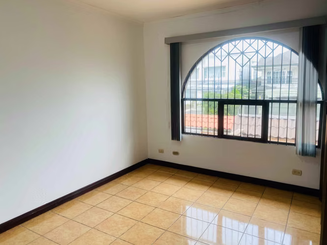 VENTA DE CASA EN RESIDENCIAL PARA INVERSIÓN - Imagen 17