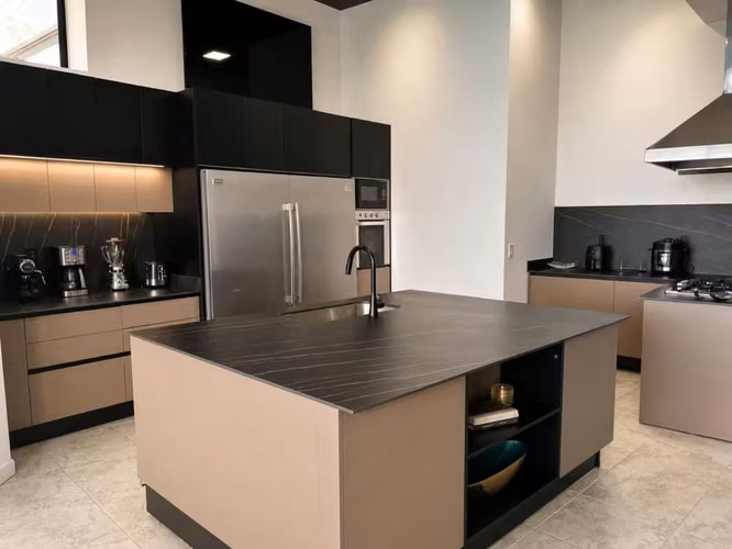 Dos casas + apartamento amueblado con potencial turístico