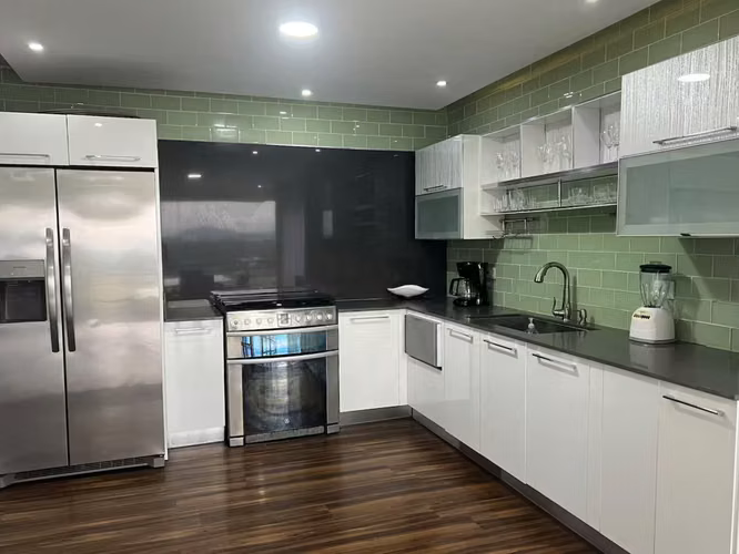 Dos casas + apartamento amueblado con potencial turístico