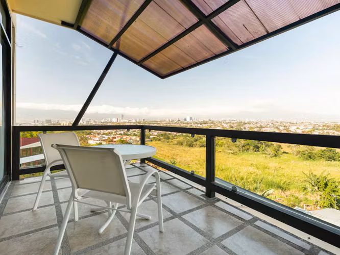 Dos casas + apartamento amueblado con potencial turístico