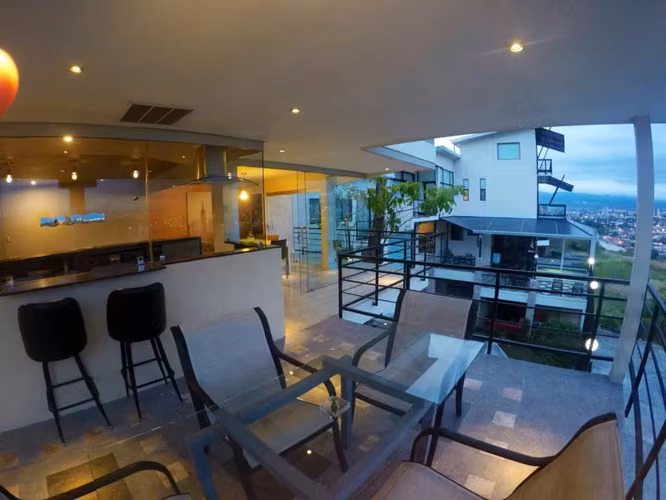 Dos casas + apartamento amueblado con potencial turístico