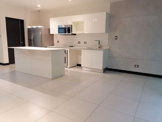 VENTA DE CASA  EN CONDOMINIO FUTURA PARA INVERSIÓN - Imagen 3