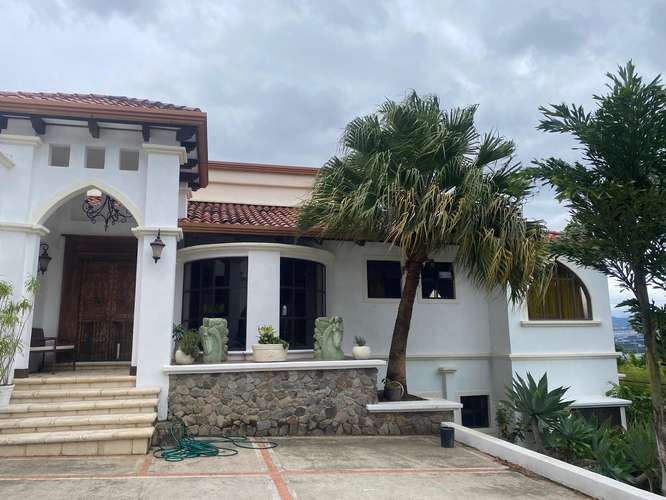 Se alquila amplia casa en residencial en Escazú - Imagen 17