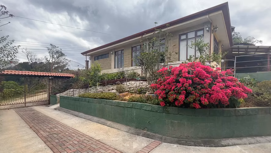 VENTA HERMOSA PROPIEDAD EN JERICÓ DESAMPARADOS