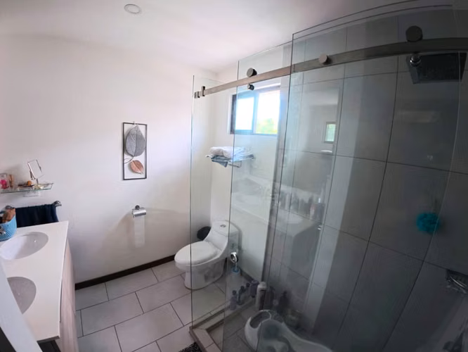 Amplia casa de 170 m² con extras y excelente ubicación ( JS 1322 25 )