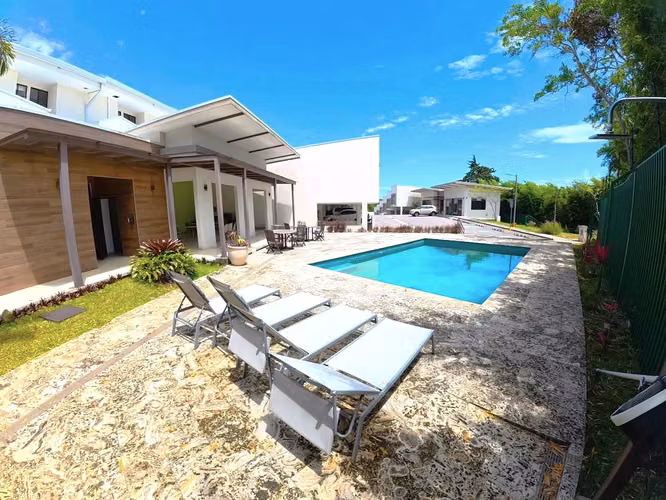 Amplia casa de 170 m² con extras y excelente ubicación ( JS 1322 25 )