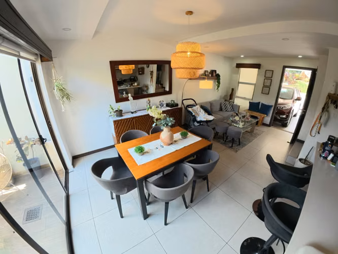 Amplia casa de 170 m² con extras y excelente ubicación ( JS 1322 25 )
