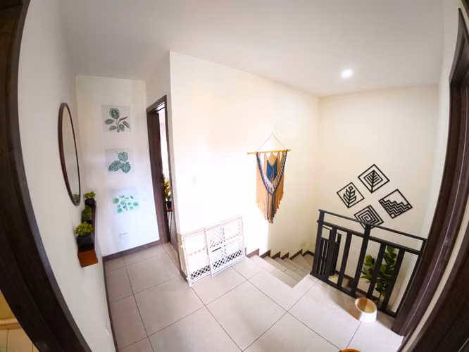 Amplia casa de 170 m² con extras y excelente ubicación ( JS 1322 25 )