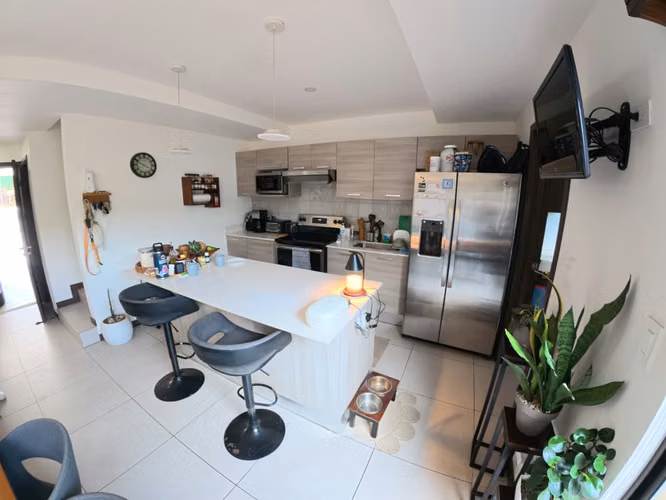 Amplia casa de 170 m² con extras y excelente ubicación ( JS 1322 25 )