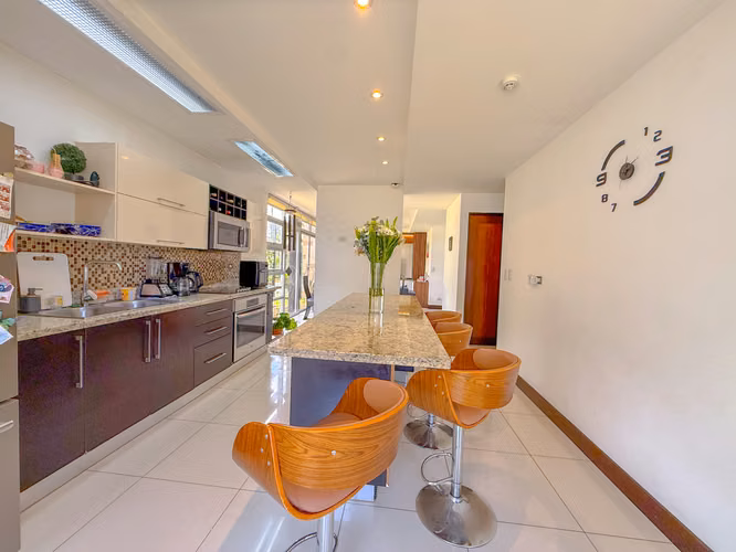 Casa moderna en venta | Condominio La Guácima