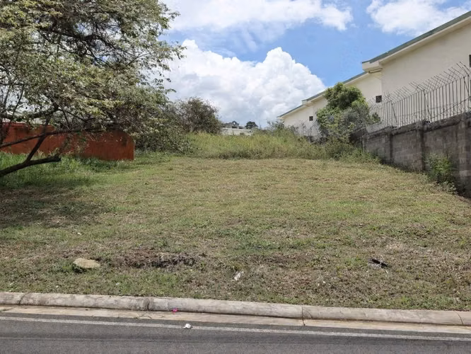 Terreno en venta en Escazú, ubicado en una calle sin salida y con excelente visibilidad. Lote de 1.098 m² (11.826 sq ft) en San Rafael, Escazú. - Imagen 2