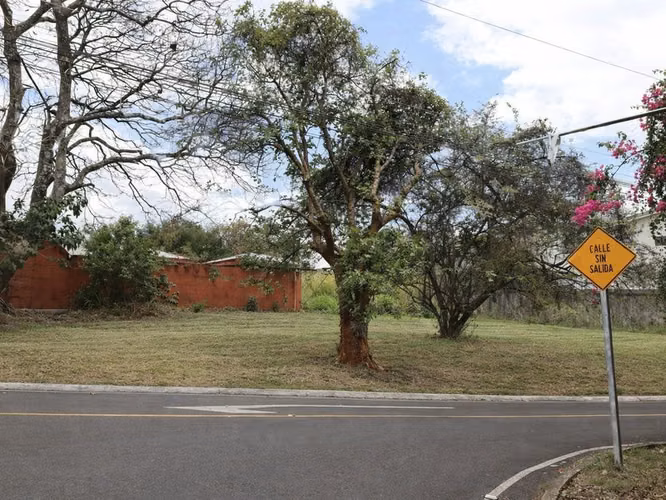 Terreno en venta en Escazú, ubicado en una calle sin salida y con excelente visibilidad. Lote de 1.098 m² (11.826 sq ft) en San Rafael, Escazú. - Imagen 4